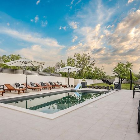 Villa Leny With Pool Sukošan Exteriör bild