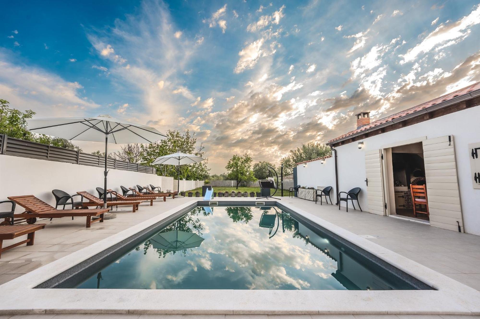 Villa Leny With Pool Sukošan Exteriör bild